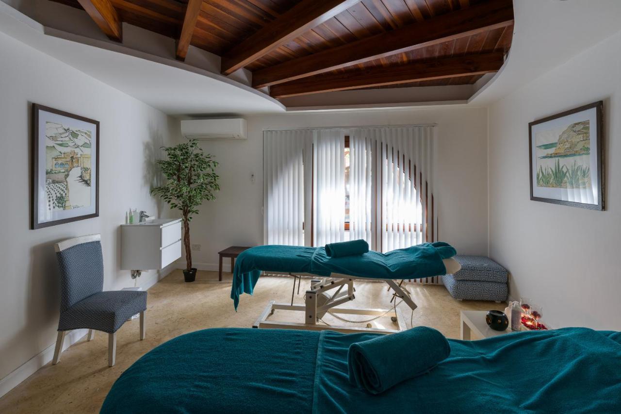 Ta' Cenc & Resort